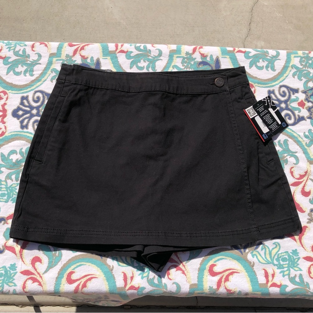 Black Medium Skort